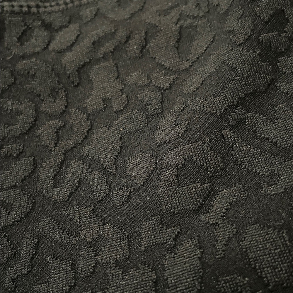 Jess Lea black leopard textured leggings- Size 1XL- Like new! - Picture 4 of 7